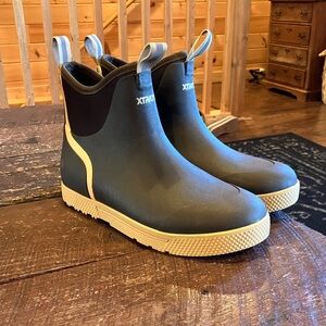 XTRATUF
MEN'S WHEELHOUSE ANKLE DECK BOOT